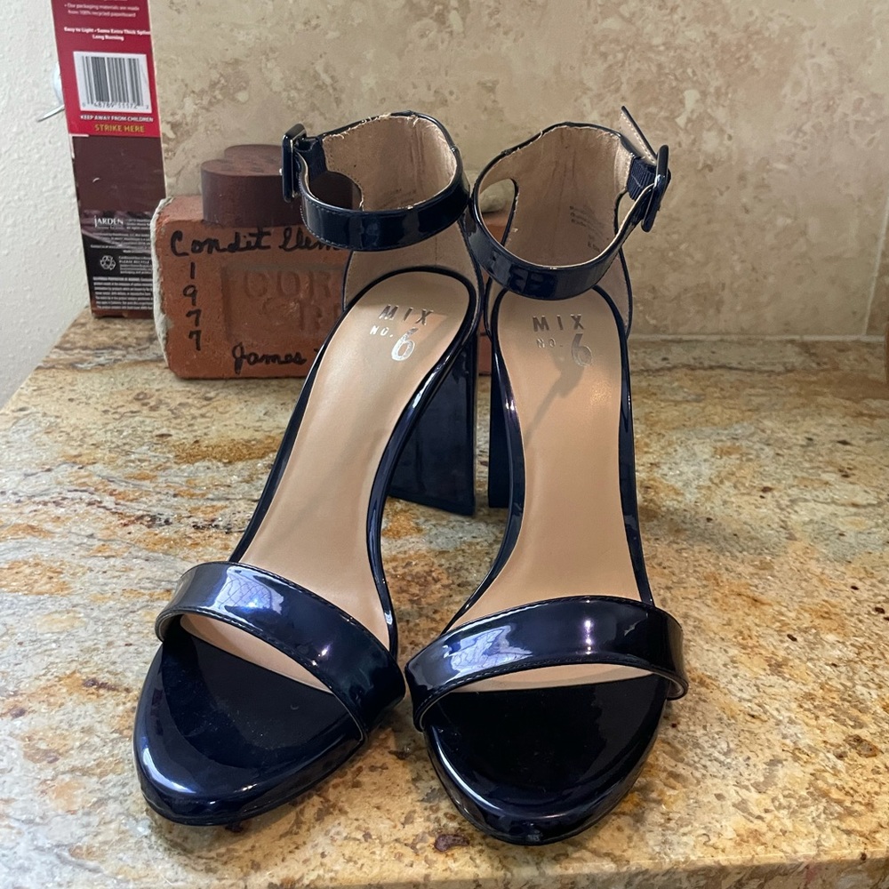 Mix No.6 Navy block heels
